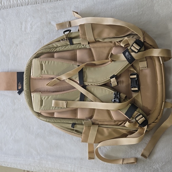 New With Tags! The North Face Women's Recon Backpack - Picture 2 of 5